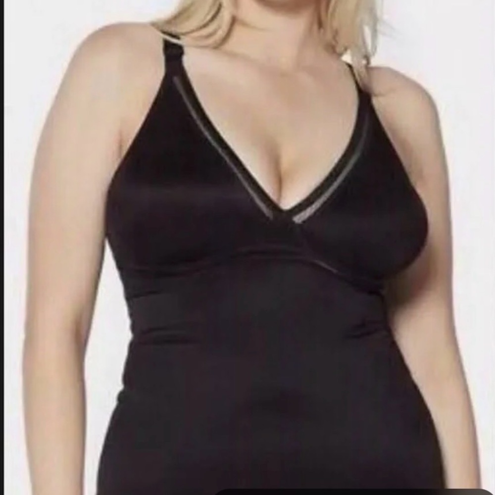 Ruby Ribbon 🎀 Siren Black camisole size 42. Excellent condition